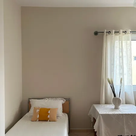 ゲストハウス Lemon Tree Sarandë