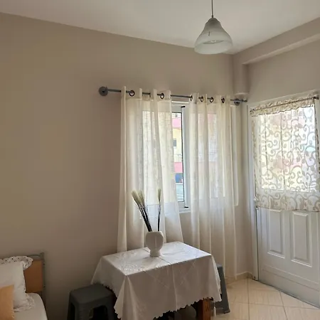 Lemon Tree בית הארחה 3*