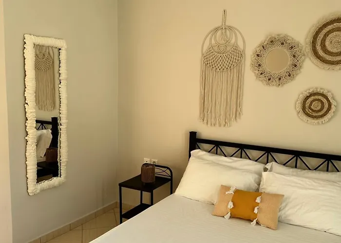 Lemon Tree בית הארחה